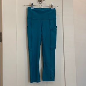 All the right places crop lululemon